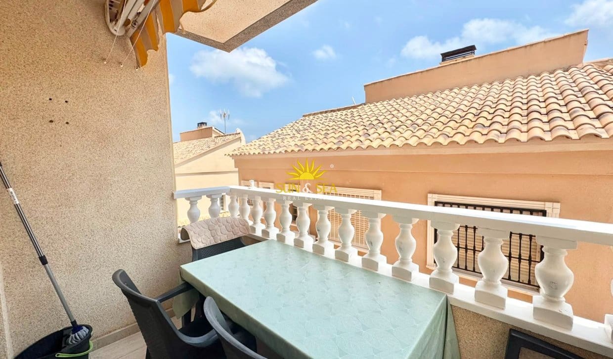 Appartement de 3 chambres à louer à Guardamar del Segura avec piscine - 800 € (Ref: 9976420)