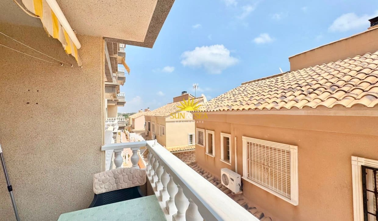 Appartement de 3 chambres à louer à Guardamar del Segura avec piscine - 800 € (Ref: 9976420)