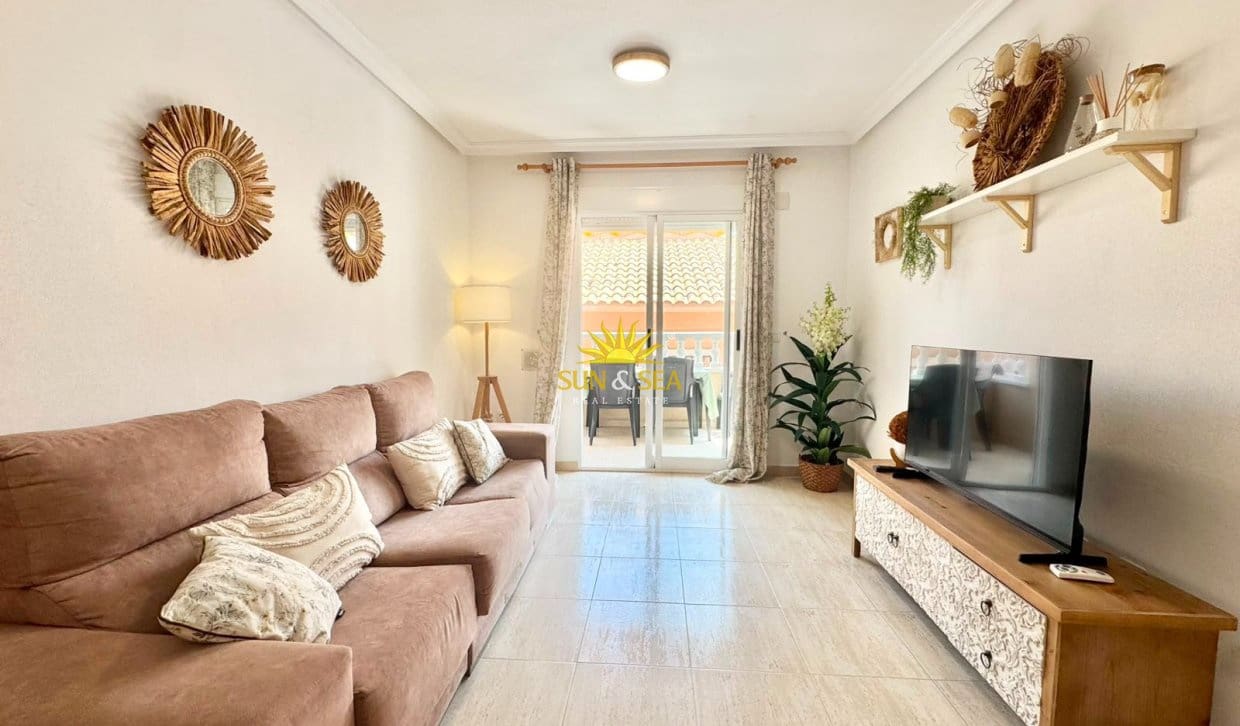 Appartement de 3 chambres à louer à Guardamar del Segura avec piscine - 800 € (Ref: 9976420)