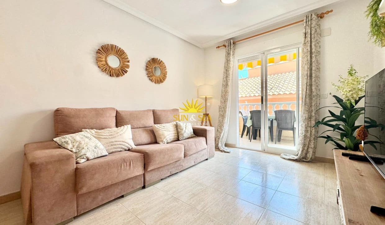 Appartement de 3 chambres à louer à Guardamar del Segura avec piscine - 800 € (Ref: 9976420)