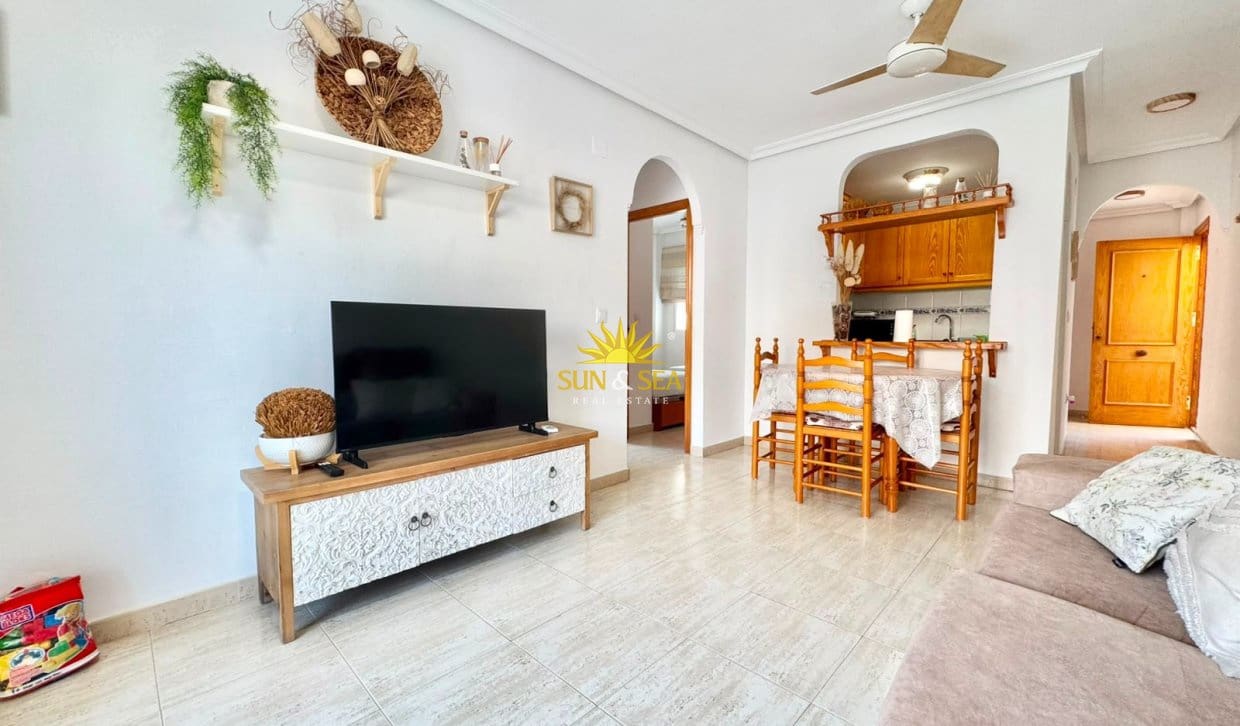 Appartement de 3 chambres à louer à Guardamar del Segura avec piscine - 800 € (Ref: 9976420)