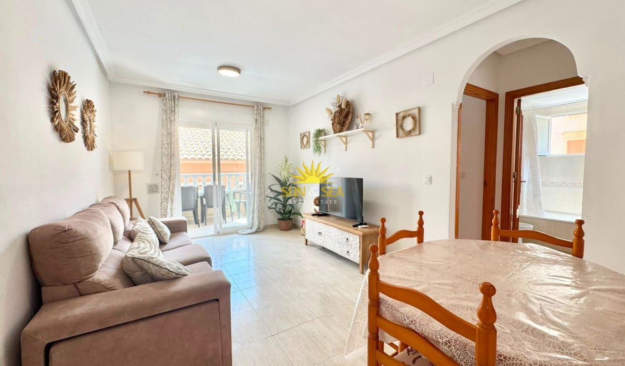 Appartement de 3 chambres à louer à Guardamar del Segura avec piscine - 800 € (Ref: 9976420)