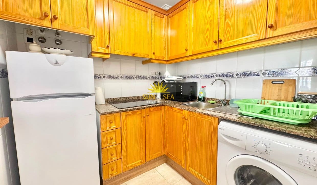 Appartement de 3 chambres à louer à Guardamar del Segura avec piscine - 800 € (Ref: 9976420)