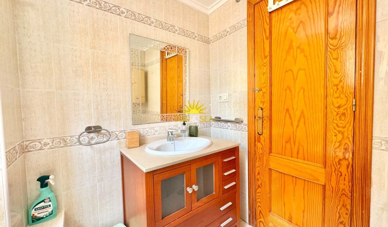 Appartement de 3 chambres à louer à Guardamar del Segura avec piscine - 800 € (Ref: 9976420)