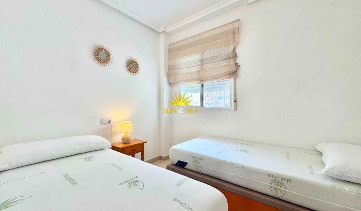 Appartement de 3 chambres à louer à Guardamar del Segura avec piscine - 800 € (Ref: 9976420)