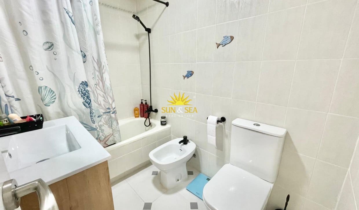 Appartement de 3 chambres de location de vacances à La Manga del Mar Menor - 800 € (Ref: 9977652)