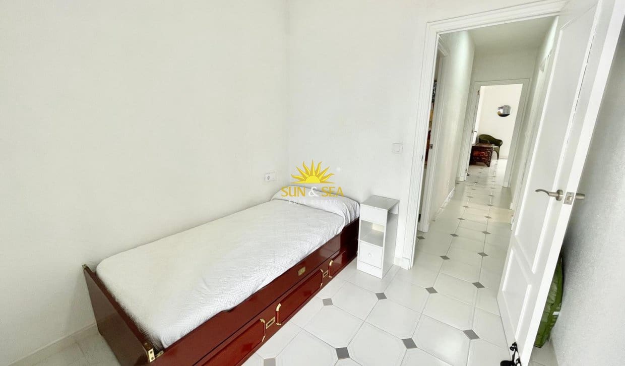 Appartement de 3 chambres de location de vacances à La Manga del Mar Menor - 800 € (Ref: 9977652)