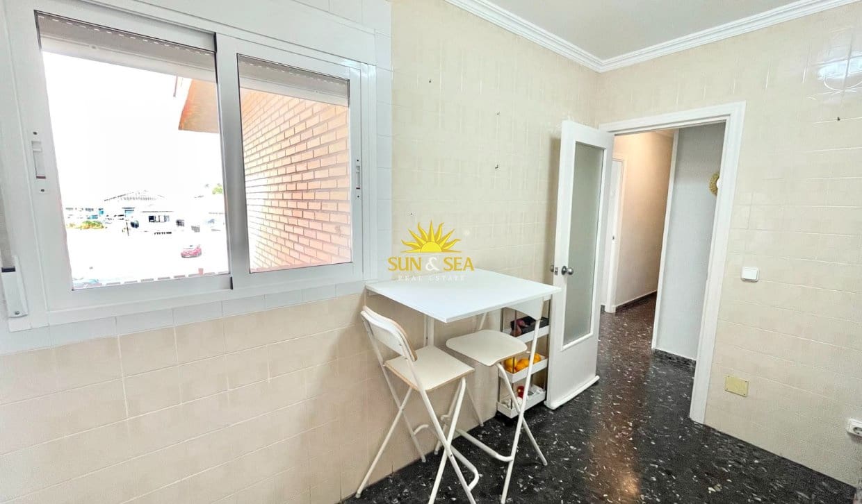 Apartamento de 3 habitaciones en Santiago de la Ribera en alquiler con garaje - 950 € (Ref: 9977653)