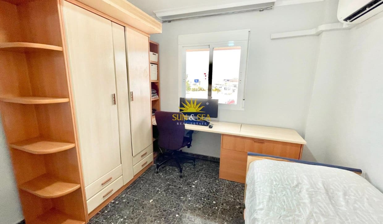 Apartamento de 3 habitaciones en Santiago de la Ribera en alquiler con garaje - 950 € (Ref: 9977653)