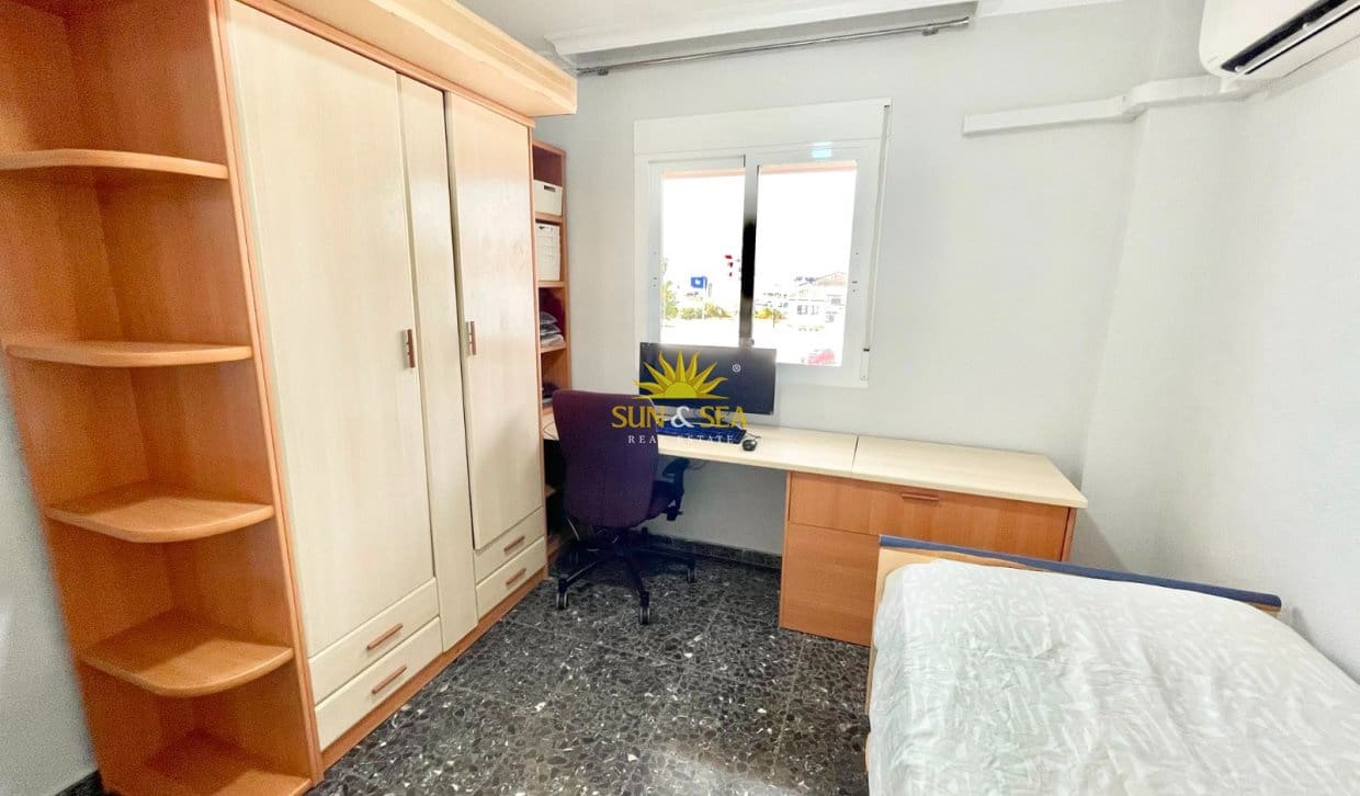 Apartamento de 3 habitaciones en Santiago de la Ribera en alquiler con garaje - 950 € (Ref: 9977653)