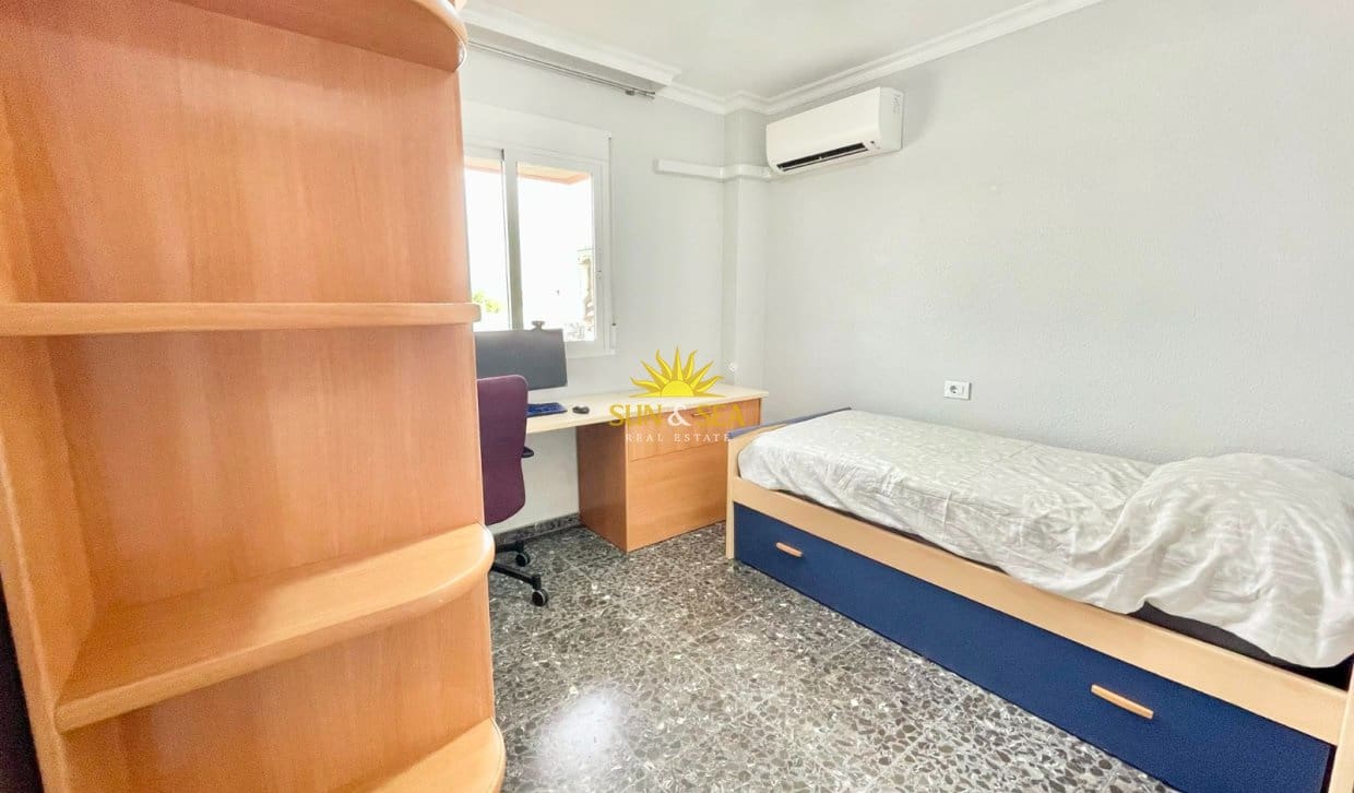 Apartamento de 3 habitaciones en Santiago de la Ribera en alquiler con garaje - 950 € (Ref: 9977653)