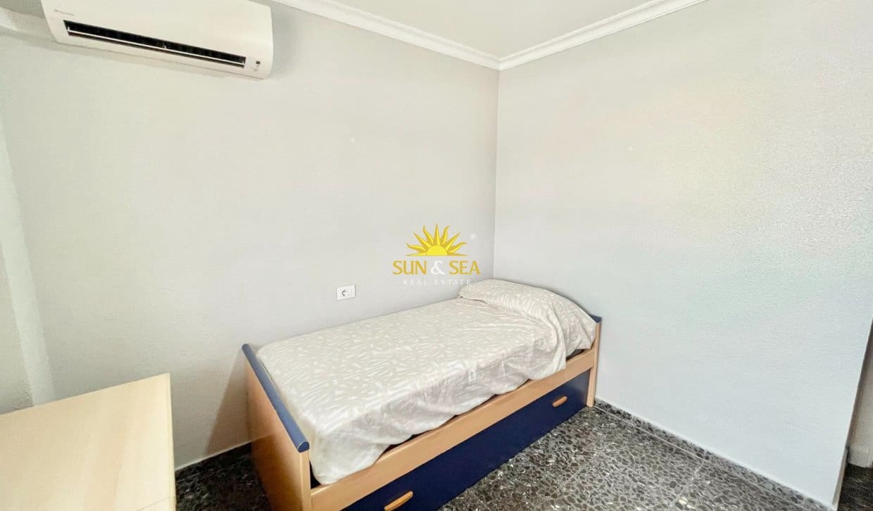 Apartamento de 3 habitaciones en Santiago de la Ribera en alquiler con garaje - 950 € (Ref: 9977653)