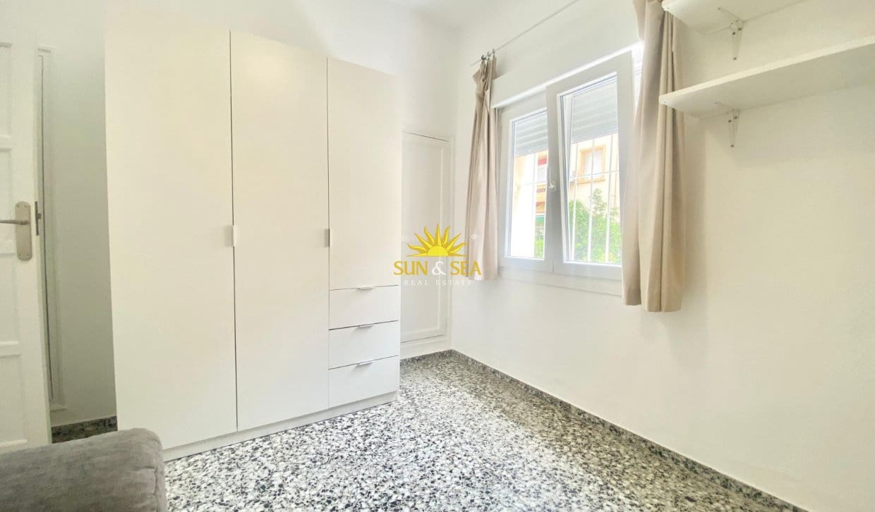 3 bedroom Apartment for rent in Alicante / Alacant city with garage - € 900 (Ref: 9977759)