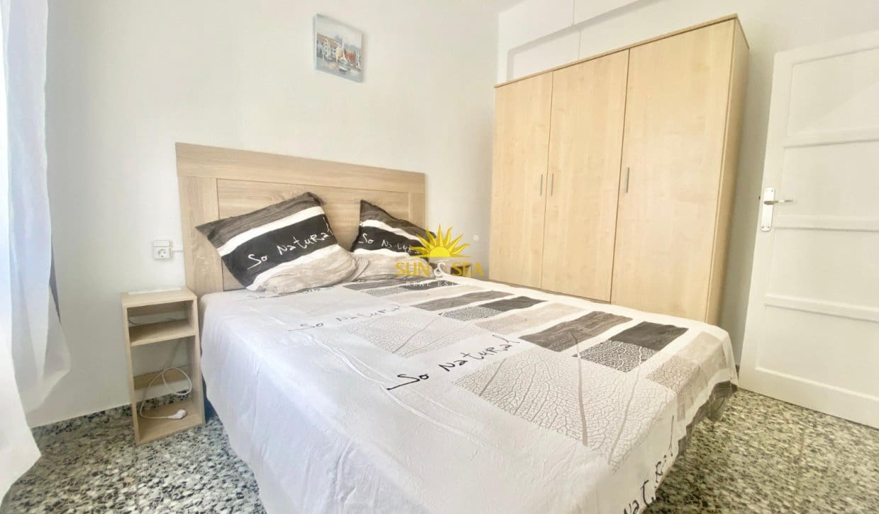 3 bedroom Apartment for rent in Alicante / Alacant city with garage - € 900 (Ref: 9977759)