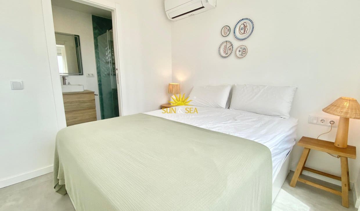Penthouse de 1 chambre de location de vacances à Alicante ville - 1 300 € (Ref: 9977760)