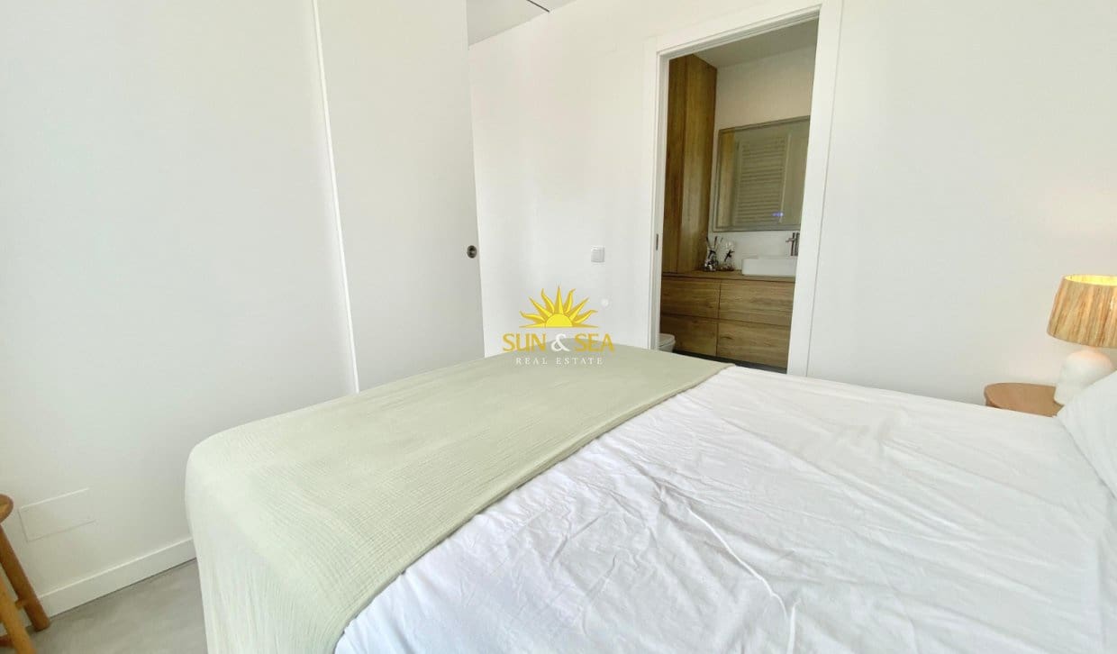 Penthouse de 1 chambre de location de vacances à Alicante ville - 1 300 € (Ref: 9977760)