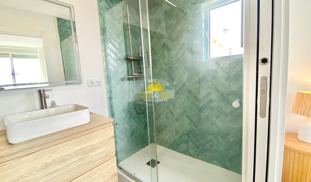 Penthouse de 1 chambre de location de vacances à Alicante ville - 1 300 € (Ref: 9977760)