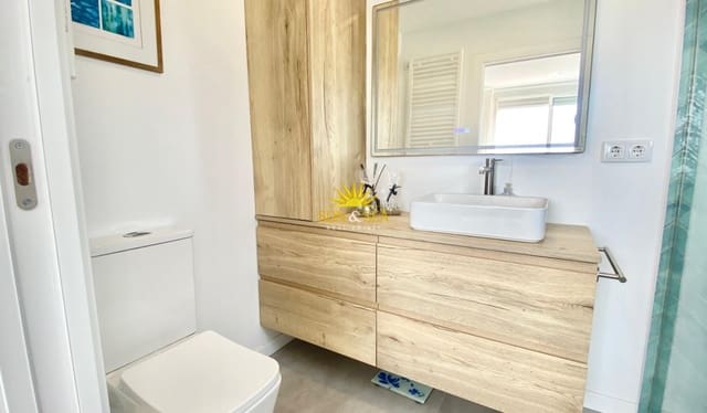   1 soveværelse   feriePenthouse i Alicante by   - € 1.300 (Ref: 9977760)