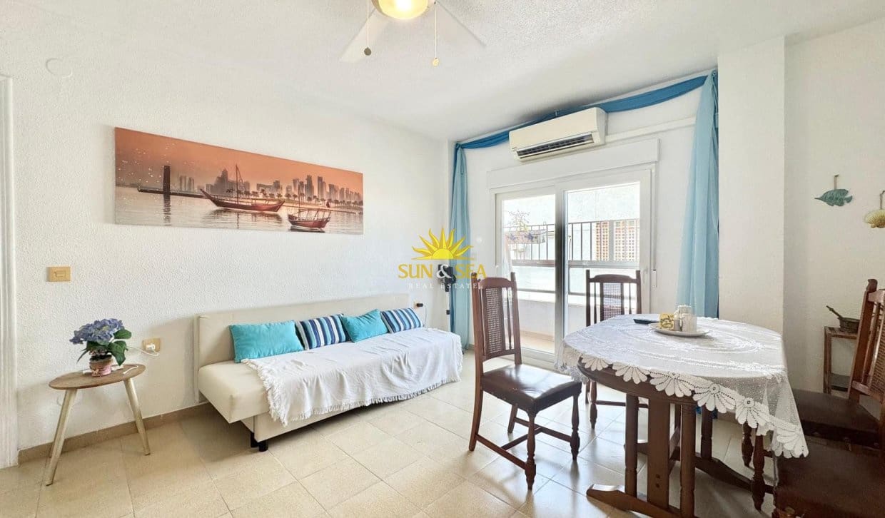 2 soveværelse Lejlighed til leje i Torrevieja med garage - € 800 (Ref: 9978032)