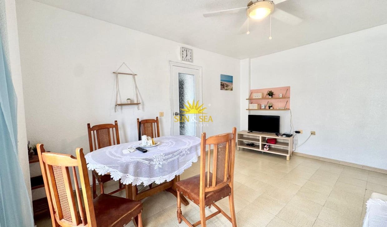 2 soveværelse Lejlighed til leje i Torrevieja med garage - € 800 (Ref: 9978032)