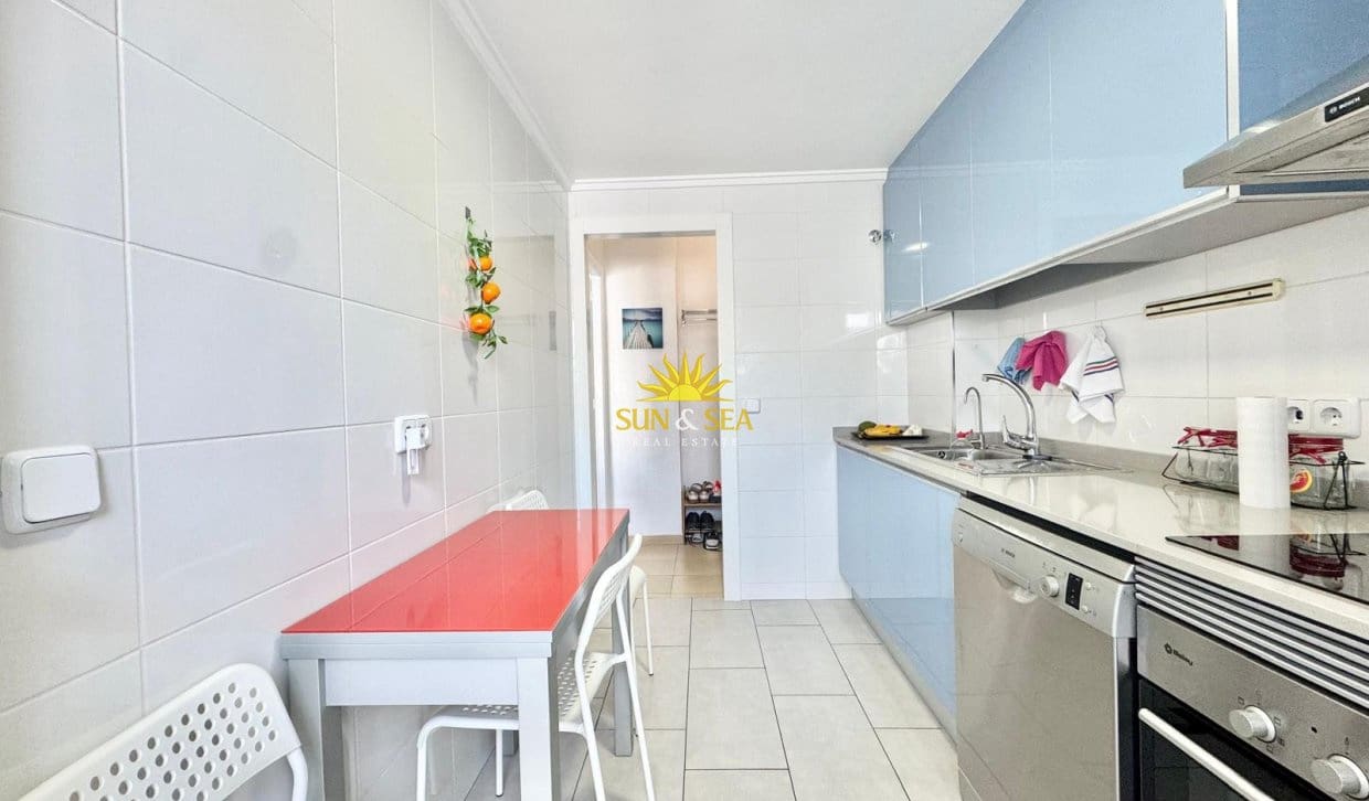 2 soveværelse Lejlighed til leje i Torrevieja med garage - € 800 (Ref: 9978032)