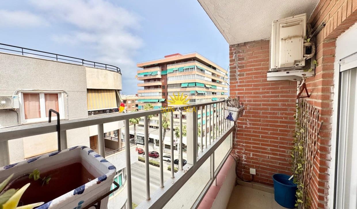 2 soveværelse Lejlighed til leje i Torrevieja med garage - € 800 (Ref: 9978032)