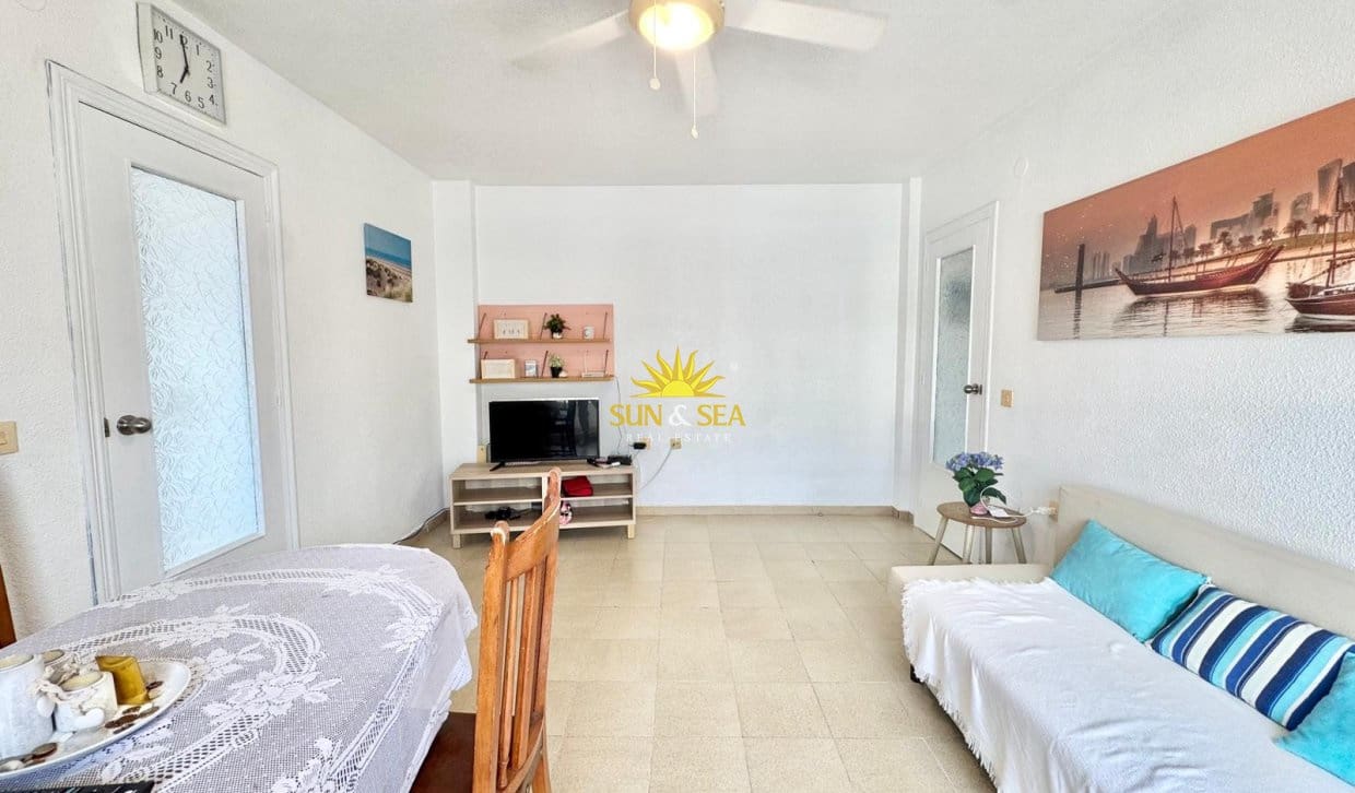 2 soveværelse Lejlighed til leje i Torrevieja med garage - € 800 (Ref: 9978032)