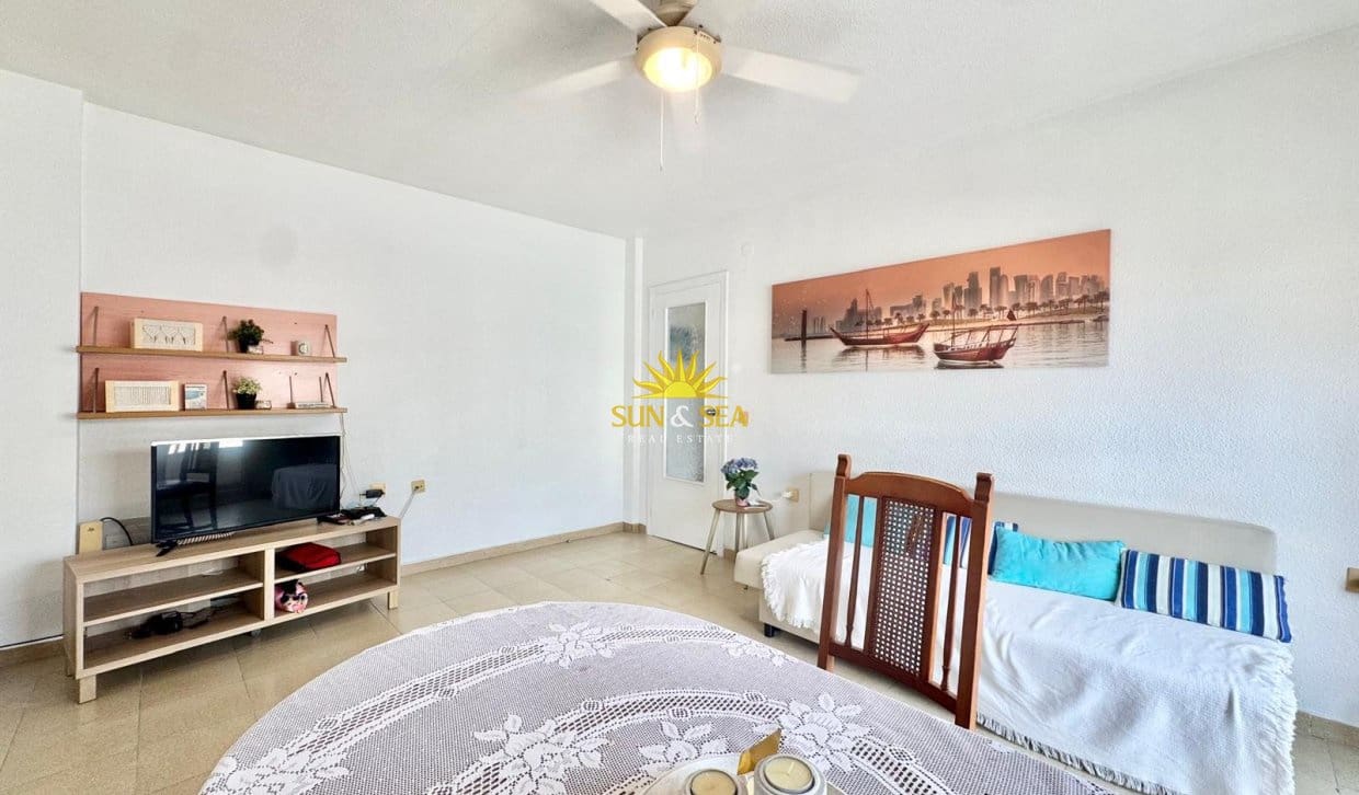 2 soveværelse Lejlighed til leje i Torrevieja med garage - € 800 (Ref: 9978032)