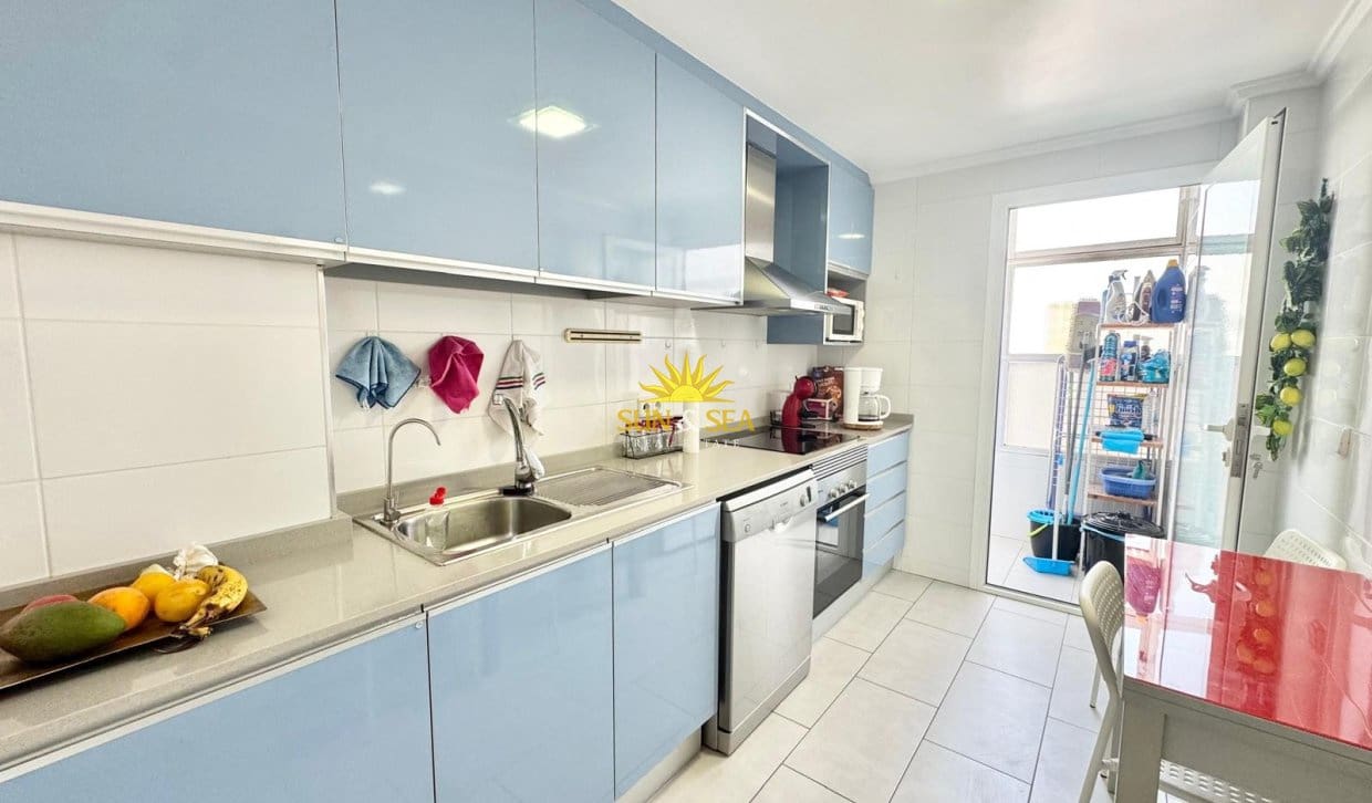 2 soveværelse Lejlighed til leje i Torrevieja med garage - € 800 (Ref: 9978032)