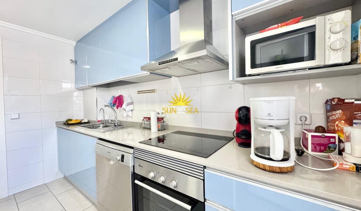 2 soveværelse Lejlighed til leje i Torrevieja med garage - € 800 (Ref: 9978032)