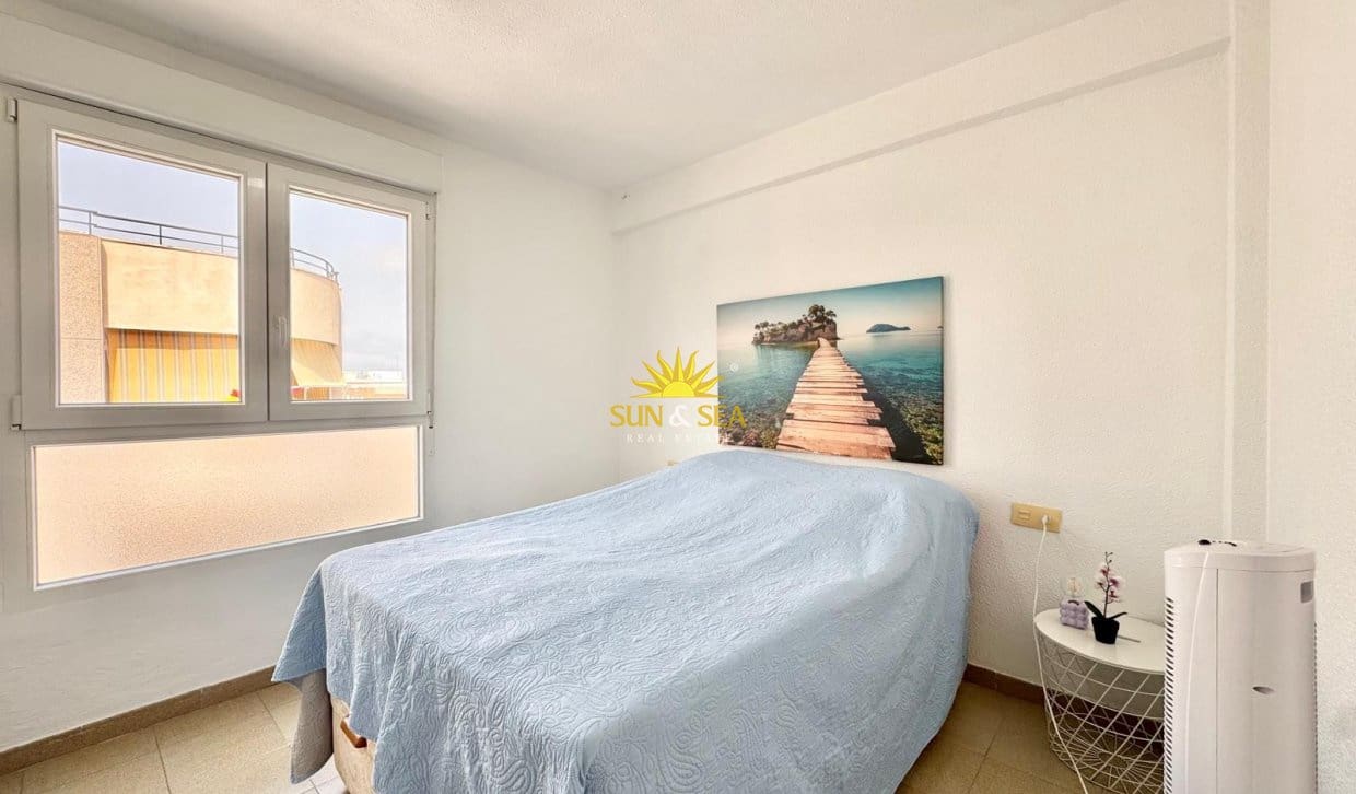 2 soveværelse Lejlighed til leje i Torrevieja med garage - € 800 (Ref: 9978032)