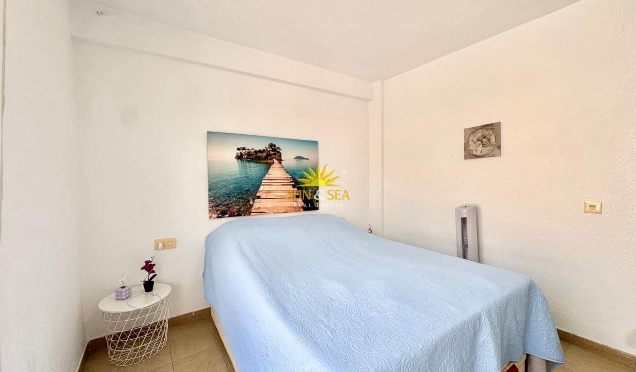2 soveværelse Lejlighed til leje i Torrevieja med garage - € 800 (Ref: 9978032)