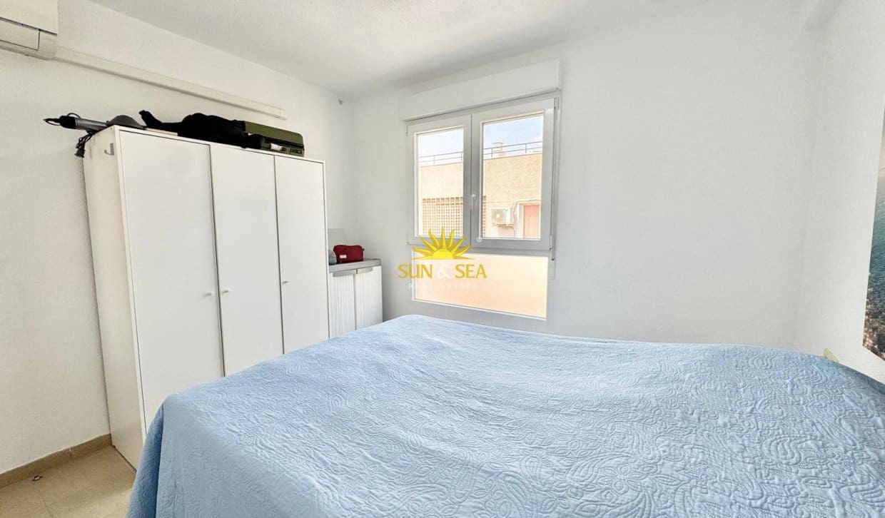 2 soveværelse Lejlighed til leje i Torrevieja med garage - € 800 (Ref: 9978032)