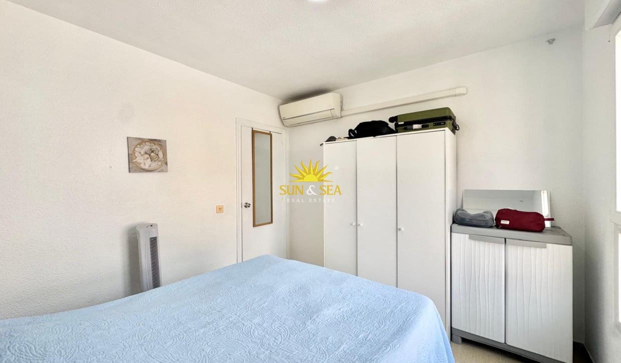 2 soveværelse Lejlighed til leje i Torrevieja med garage - € 800 (Ref: 9978032)