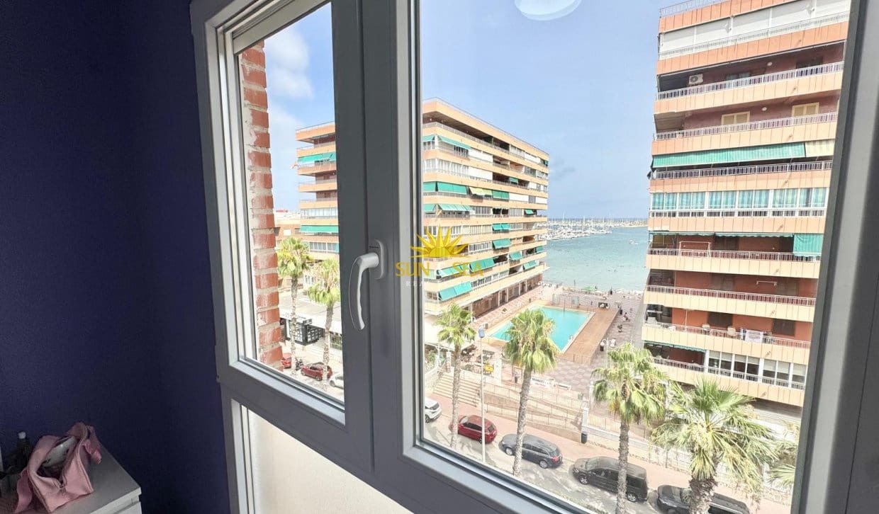 2 soveværelse Lejlighed til leje i Torrevieja med garage - € 800 (Ref: 9978032)