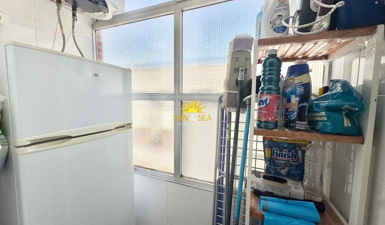 2 soveværelse Lejlighed til leje i Torrevieja med garage - € 800 (Ref: 9978032)