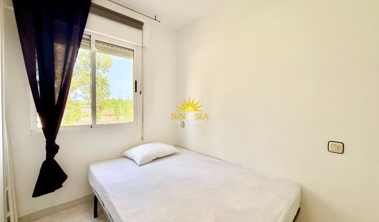 3 sovrum Hus att hyra i Torrevieja med pool - 1 000 € (Ref: 9981236)