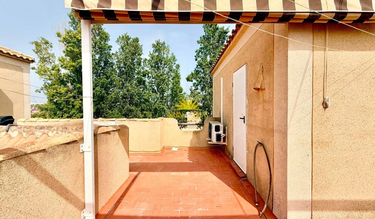3 sovrum Hus att hyra i Torrevieja med pool - 1 000 € (Ref: 9981236)