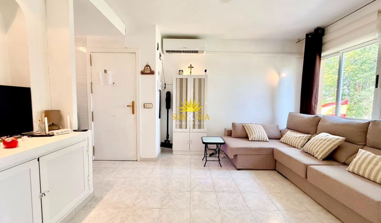 3 sovrum Hus att hyra i Torrevieja med pool - 1 000 € (Ref: 9981236)