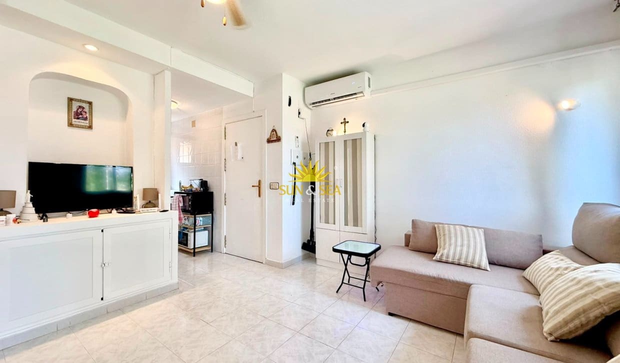 3 sovrum Hus att hyra i Torrevieja med pool - 1 000 € (Ref: 9981236)
