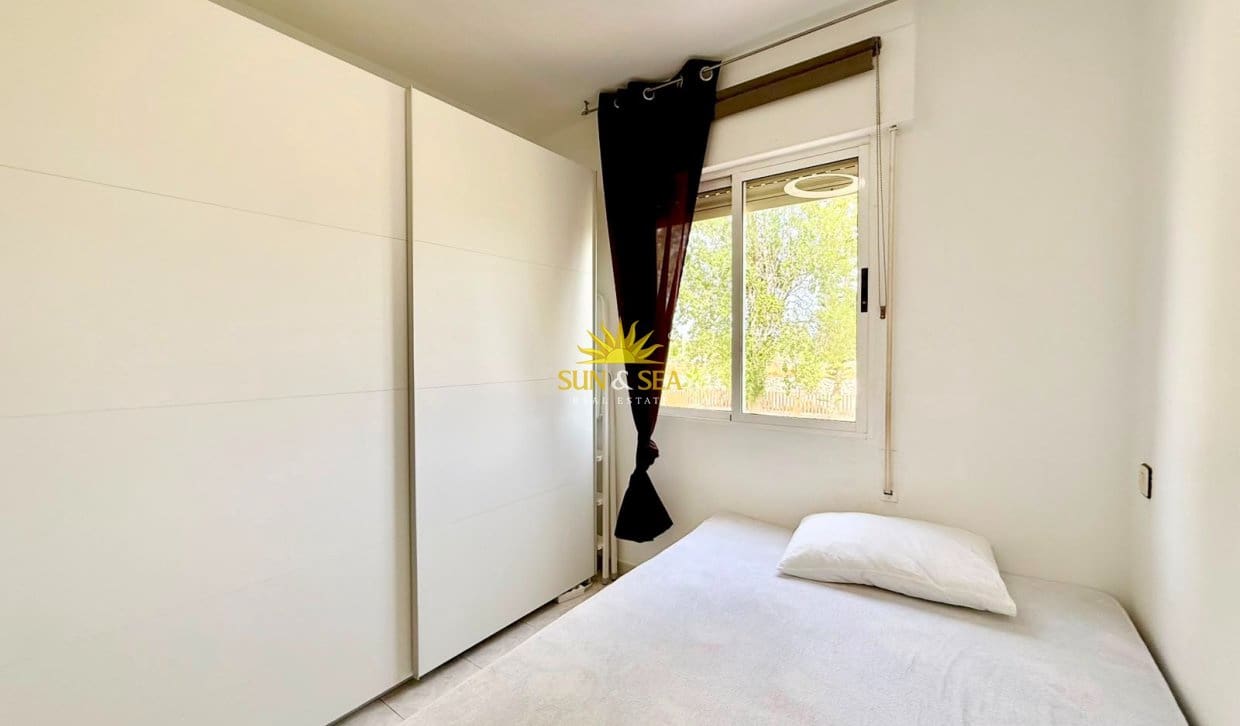 3 sovrum Hus att hyra i Torrevieja med pool - 1 000 € (Ref: 9981236)