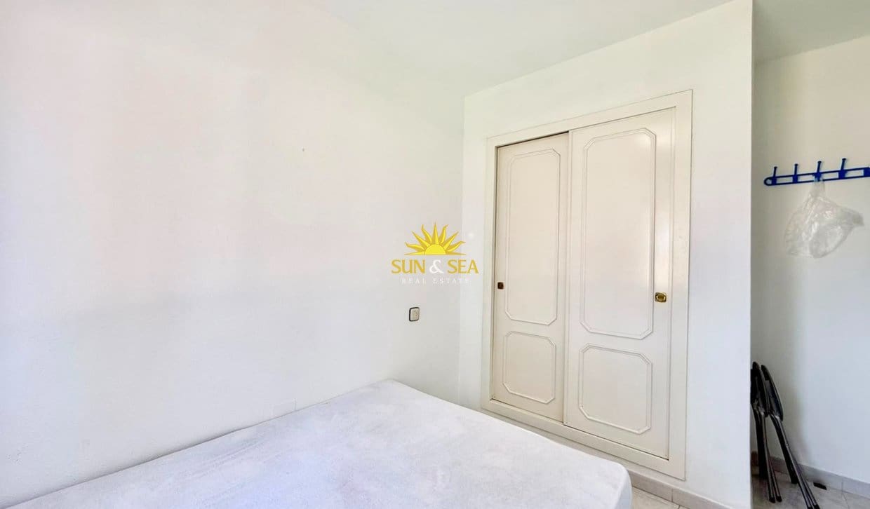 3 sovrum Hus att hyra i Torrevieja med pool - 1 000 € (Ref: 9981236)