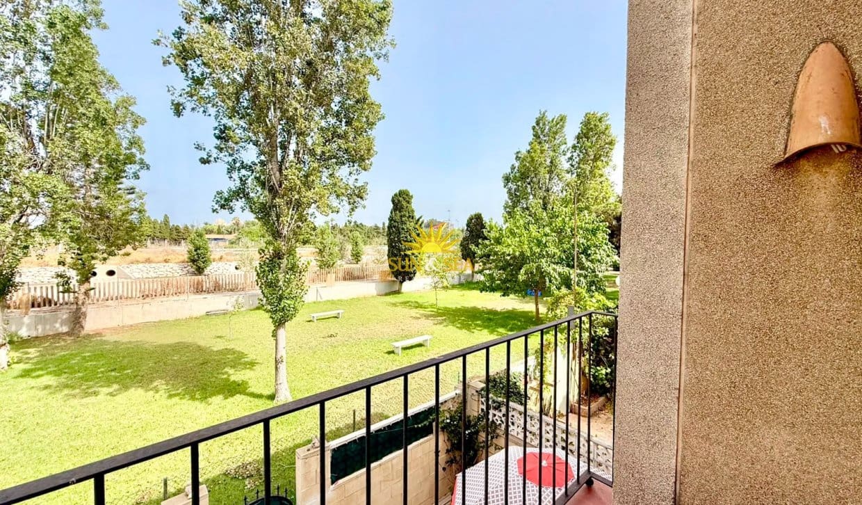3 sovrum Hus att hyra i Torrevieja med pool - 1 000 € (Ref: 9981236)