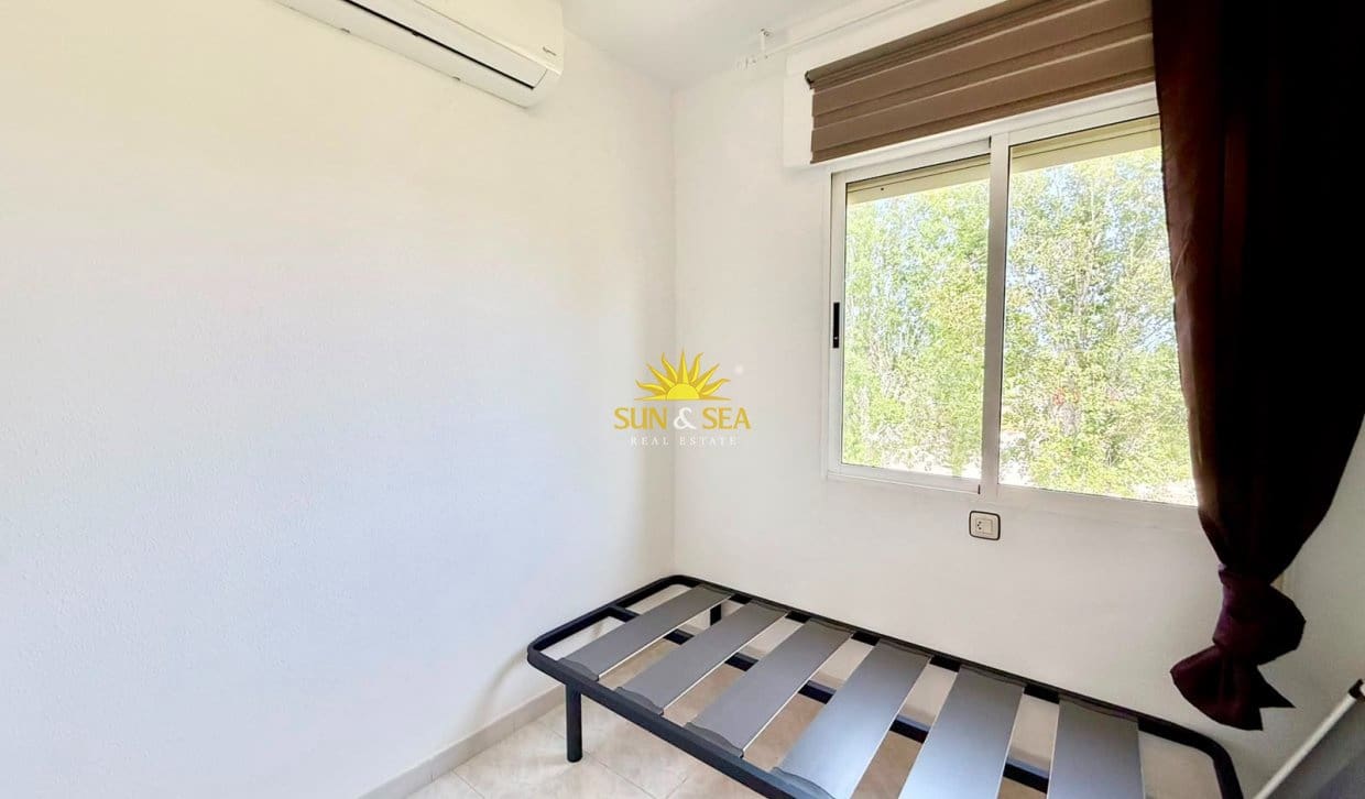 3 sovrum Hus att hyra i Torrevieja med pool - 1 000 € (Ref: 9981236)
