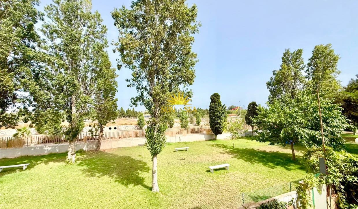 3 sovrum Hus att hyra i Torrevieja med pool - 1 000 € (Ref: 9981236)