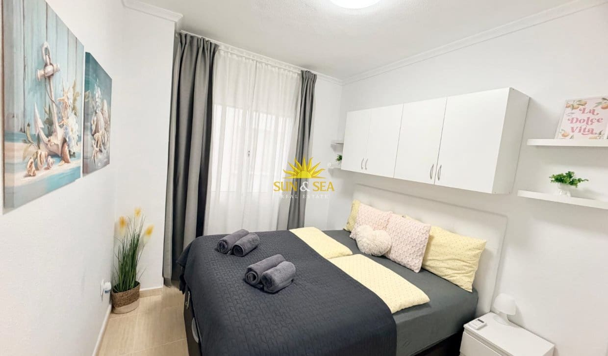 3 camera da letto Appartamento da affittare in Torrevieja con piscina - 1.000 € (Rif: 9981482)