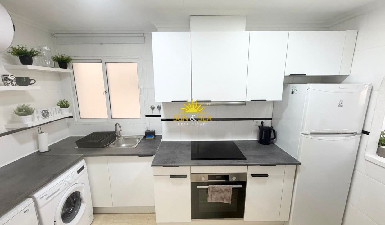 3 camera da letto Appartamento da affittare in Torrevieja con piscina - 1.000 € (Rif: 9981482)