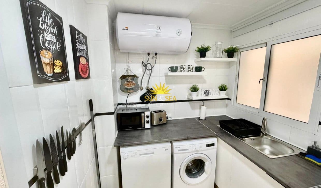 3 camera da letto Appartamento da affittare in Torrevieja con piscina - 1.000 € (Rif: 9981482)