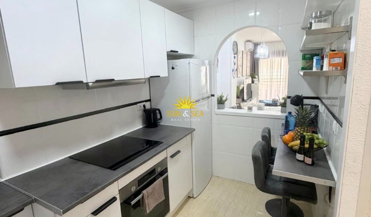 3 camera da letto Appartamento da affittare in Torrevieja con piscina - 1.000 € (Rif: 9981482)