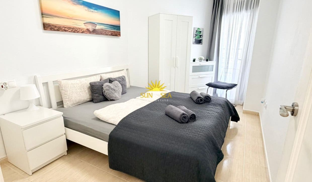 3 camera da letto Appartamento da affittare in Torrevieja con piscina - 1.000 € (Rif: 9981482)